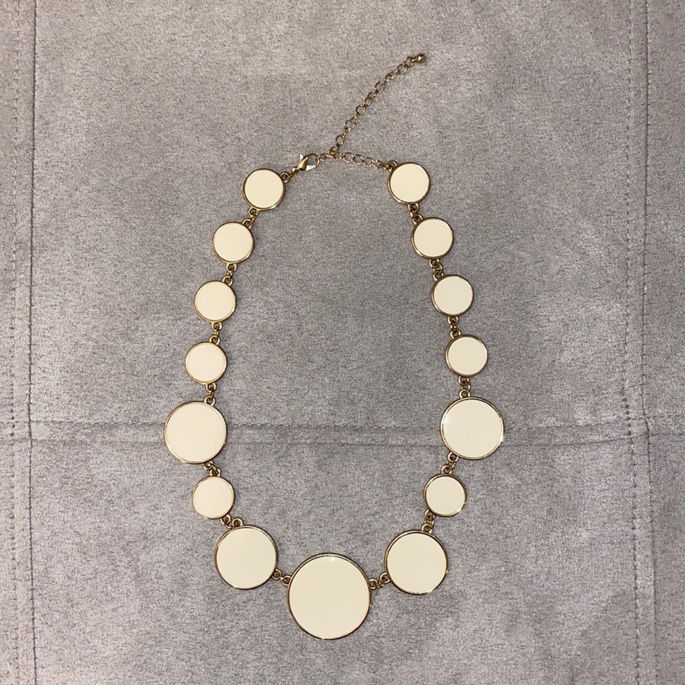Reversible white statement necklace